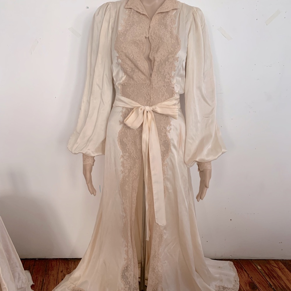 Silk charmeuse antique lace victoriangown dress robe Art Deco Hollywood lingerie